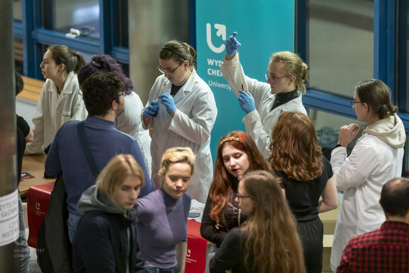 Studenci w Bibliotece UŁ